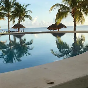 Front Private With Shared Bathroom Cancun
